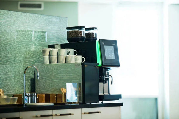 Magna tal-kafè u Espresso awtomatika kummerċjali - Barista u Espresso