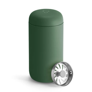 Tazza tal-kafè riżervabbli isolata f'kulur aħdar b'filtru li jista' jitneħħa, parti minn Take away u EspressoGear, kollox dwar il-kafè.
