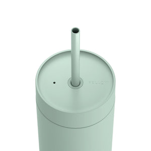 Mintgrön tazza tal-ivvjaġġar isolata b'ċinga għall-ixrob kiesaħ, parti minn Fellow, Take away, EspressoGear, kollox dwar il-kafè.