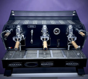 La Nuova Era Altea Anniversario 2 - magna Espresso kummerċjali tal-grupp - Barista u Espresso