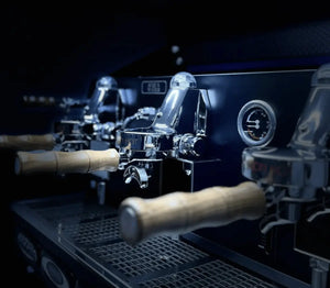 La Nuova Era Altea Anniversario 2 - magna Espresso kummerċjali tal-grupp - Barista u Espresso