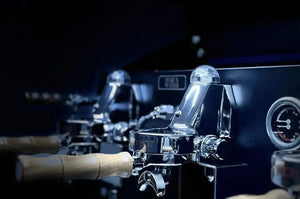 La Nuova Era Altea Anniversario 2 - magna Espresso kummerċjali tal-grupp - Barista u Espresso